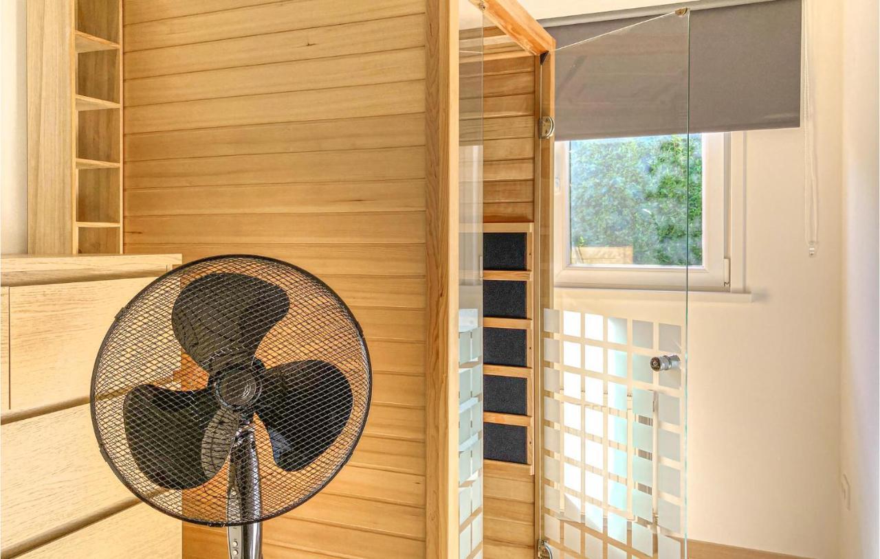 Cozy Home In Heinkenszand With Sauna Esterno foto